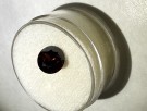 Zirkon med sterk rød farge og refleksjon diameter 7,7 mm og 2 ct thumbnail