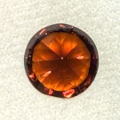 Zirkon med dyp rød farge og sterk refleksjon. Denne måler ø 9,5 mm og veier 3,9 ct  thumbnail