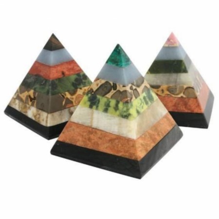Pyramide med 7 forskjelige stentyper.